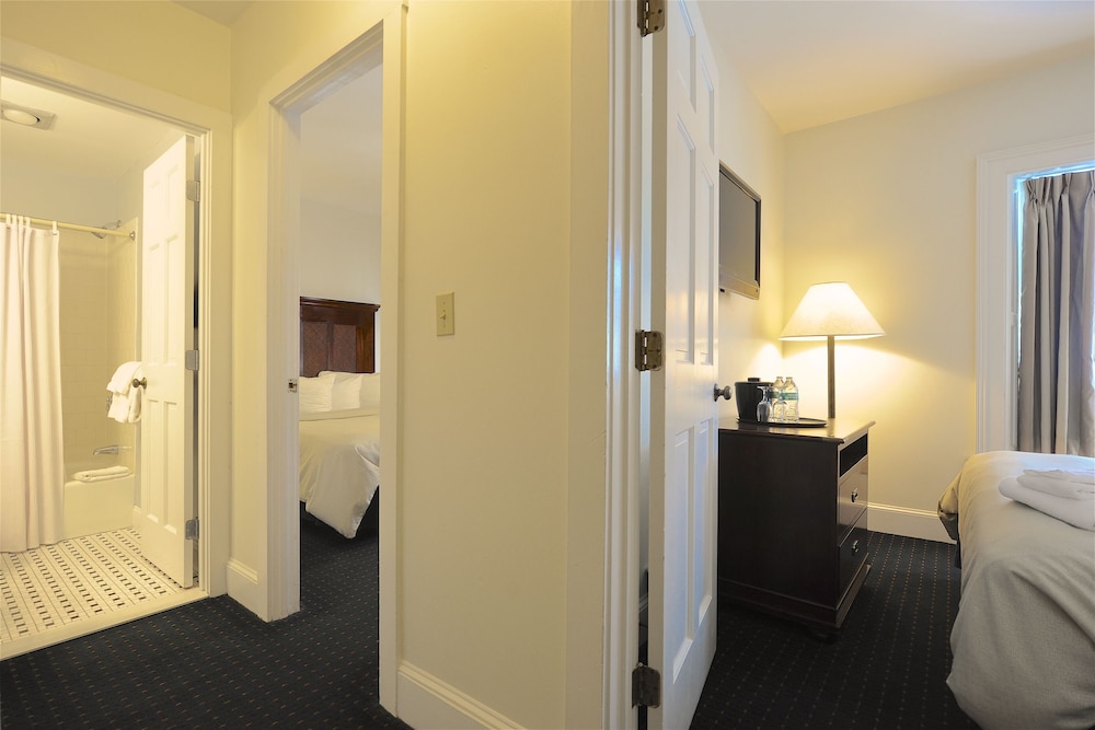 Superior Room, 2 Queen Beds photo 2