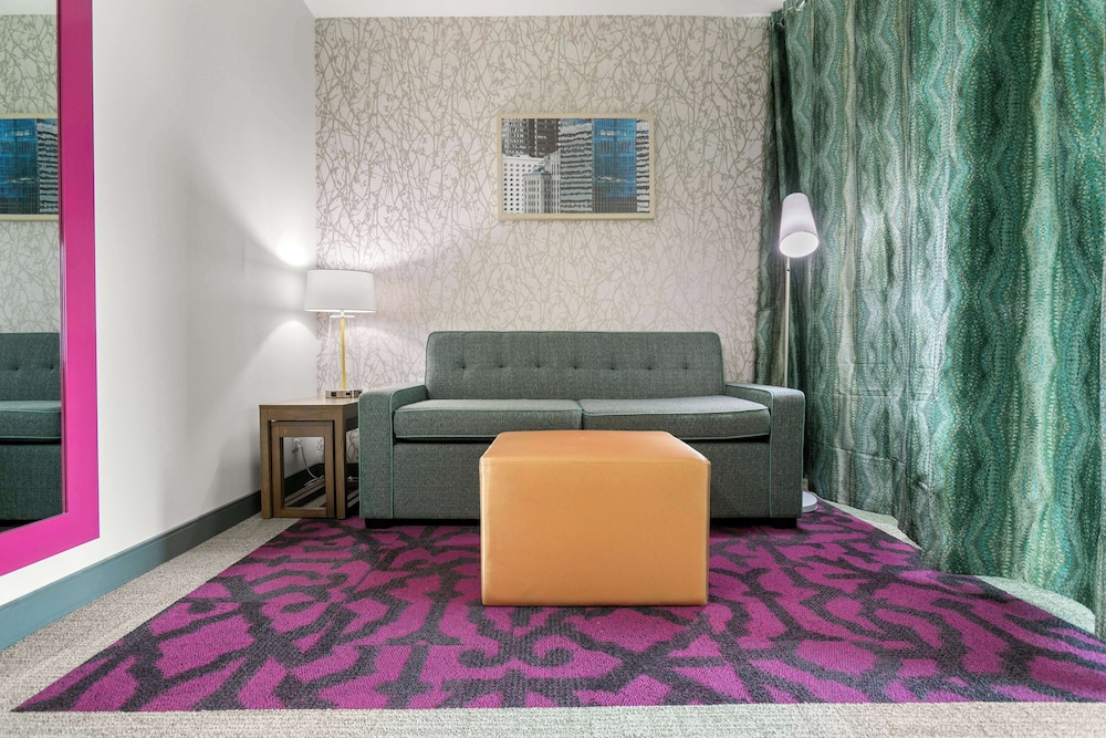 Studio, 2 Queen Beds, Accessible (Mobility, Hearing, Roll-In Shower) - Photo 4
