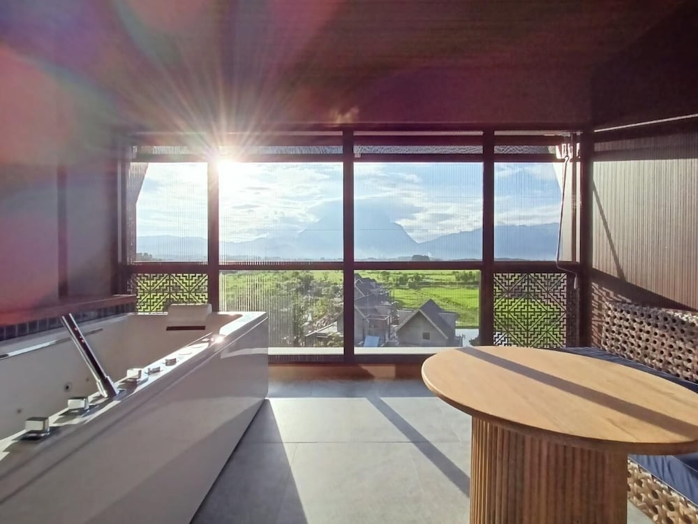 Deluxe Twin Room, Balcony - Photo 12