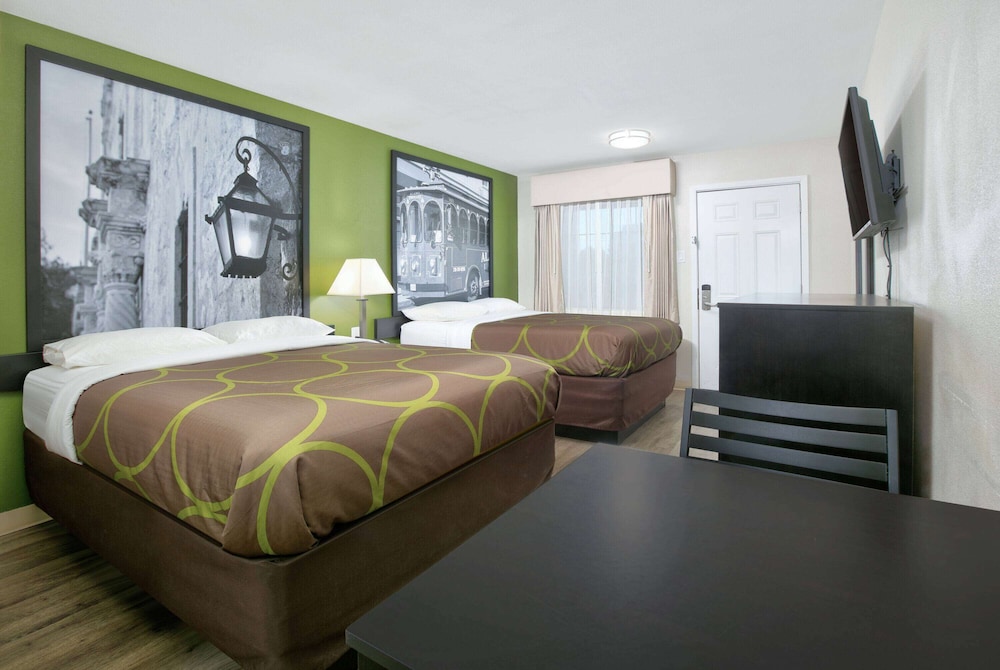 Room, 2 Queen Beds, Smoking photo 1