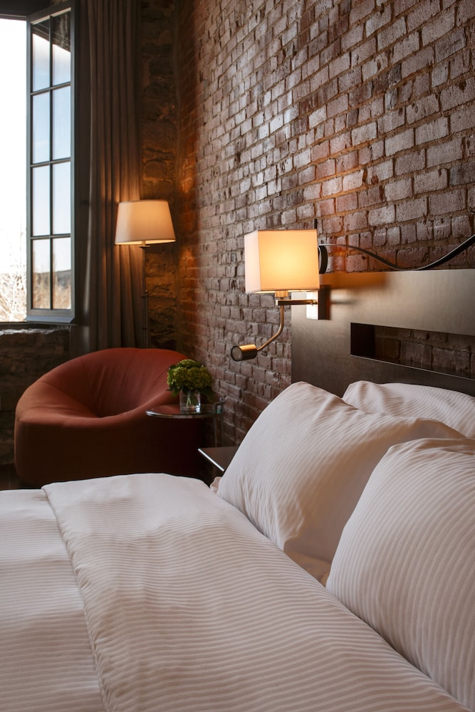 Deluxe Room, 1 King Bed (River Front) thumbnail 6