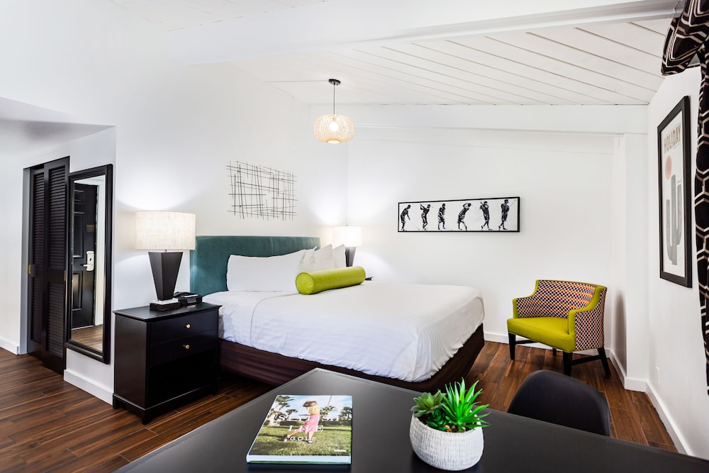 Deluxe Room, 2 Queen Beds photo 3