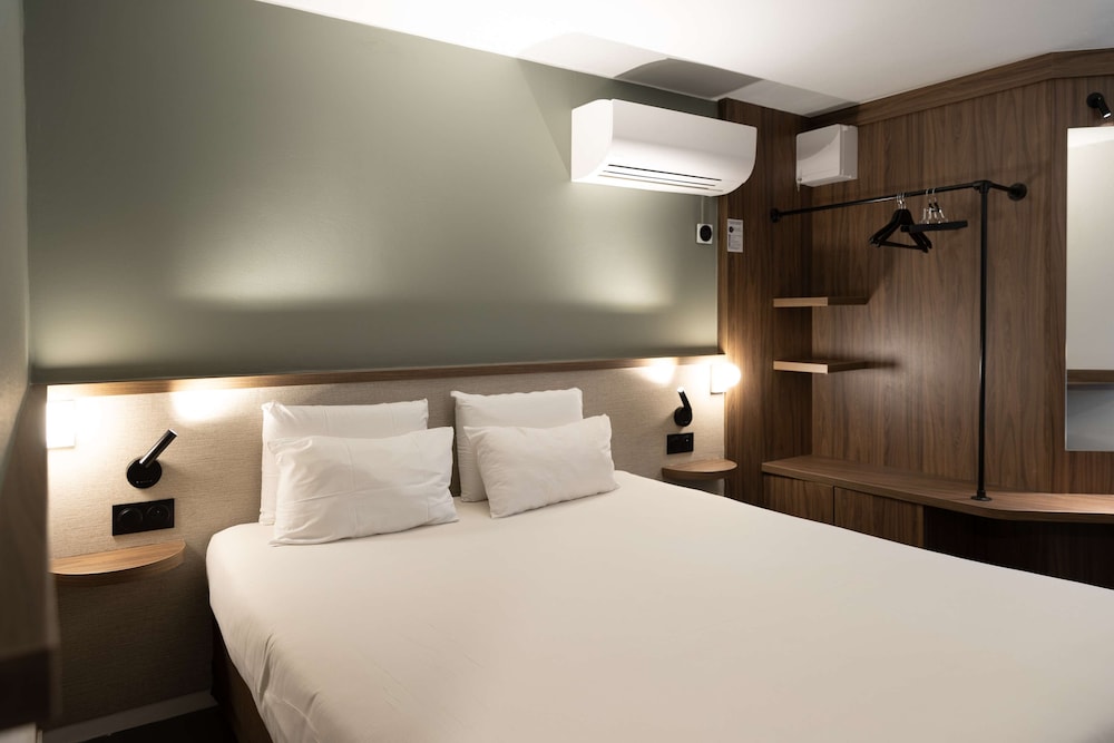 Standard Room, Multiple Beds - Photo 4