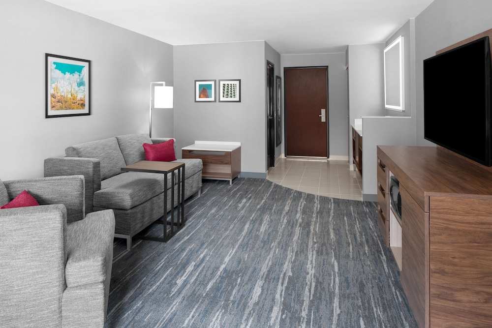 Family Room photo 3