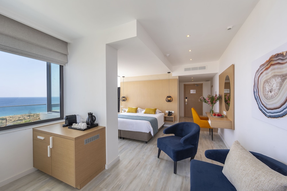 Junior Suite, Hot Tub, Sea Facing (Outdoor Jetted Tub) - Photo 6