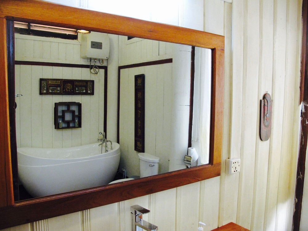 Governor Suite (AC & Fan) - 1 Bedroom photo 2