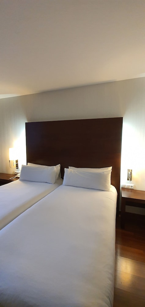 Twin Room - Photo 7