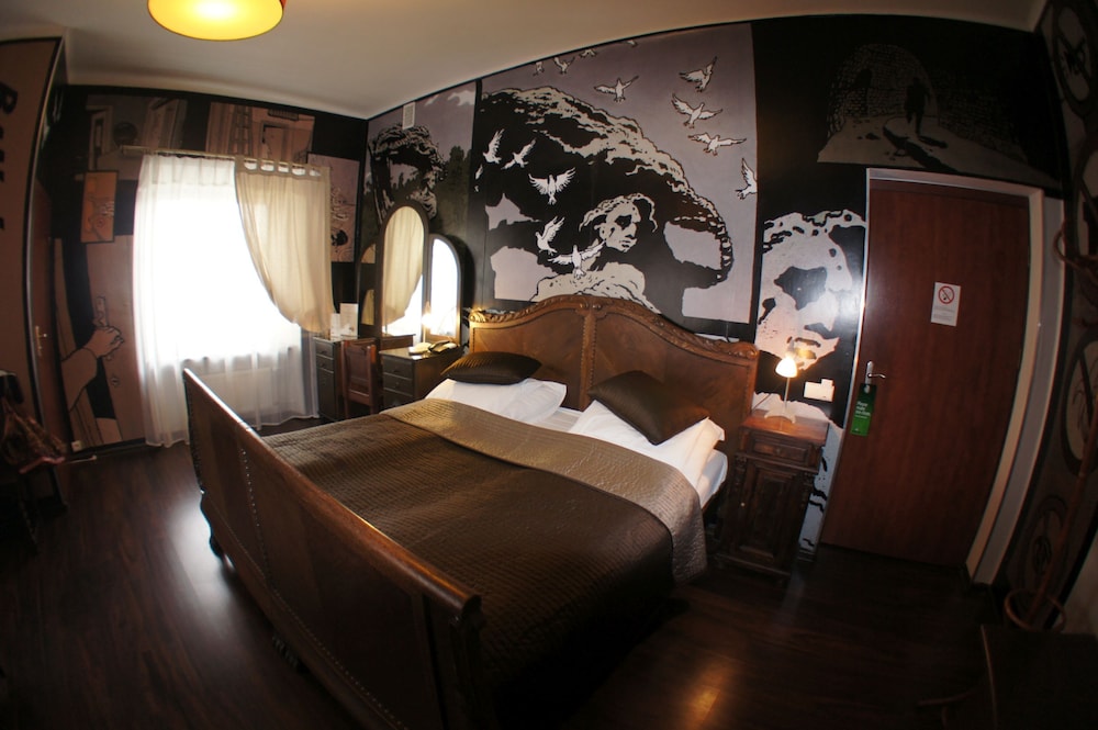 Family Room (with AC) - Photo 1