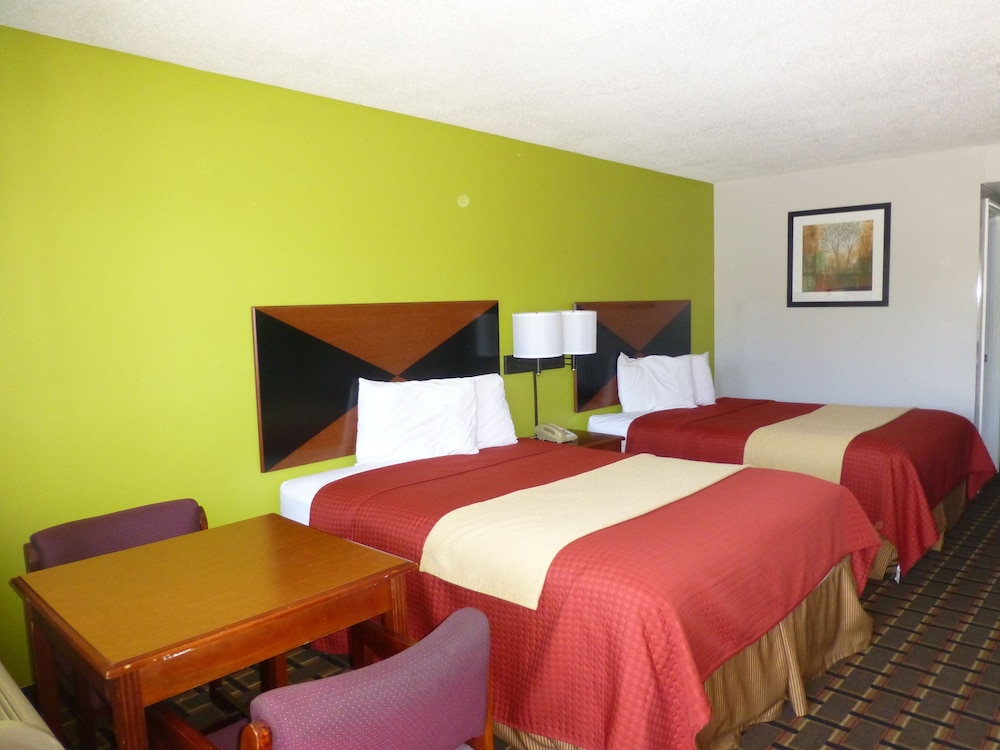 Standard Room, 2 Queen Beds, Smoking photo 2