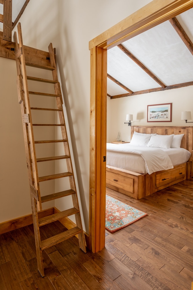 Deluxe Suite, Multiple Beds - Photo 1