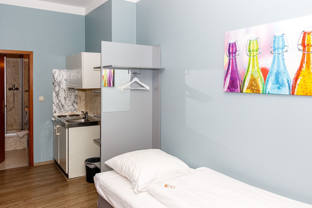 Standard Triple Room, 3 Twin Beds photo 2