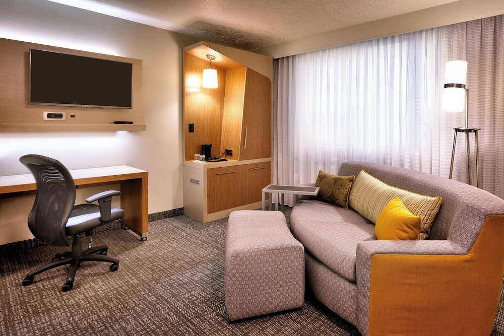 Executive Room, 1 King Bed with Sofa bed - Photo 5