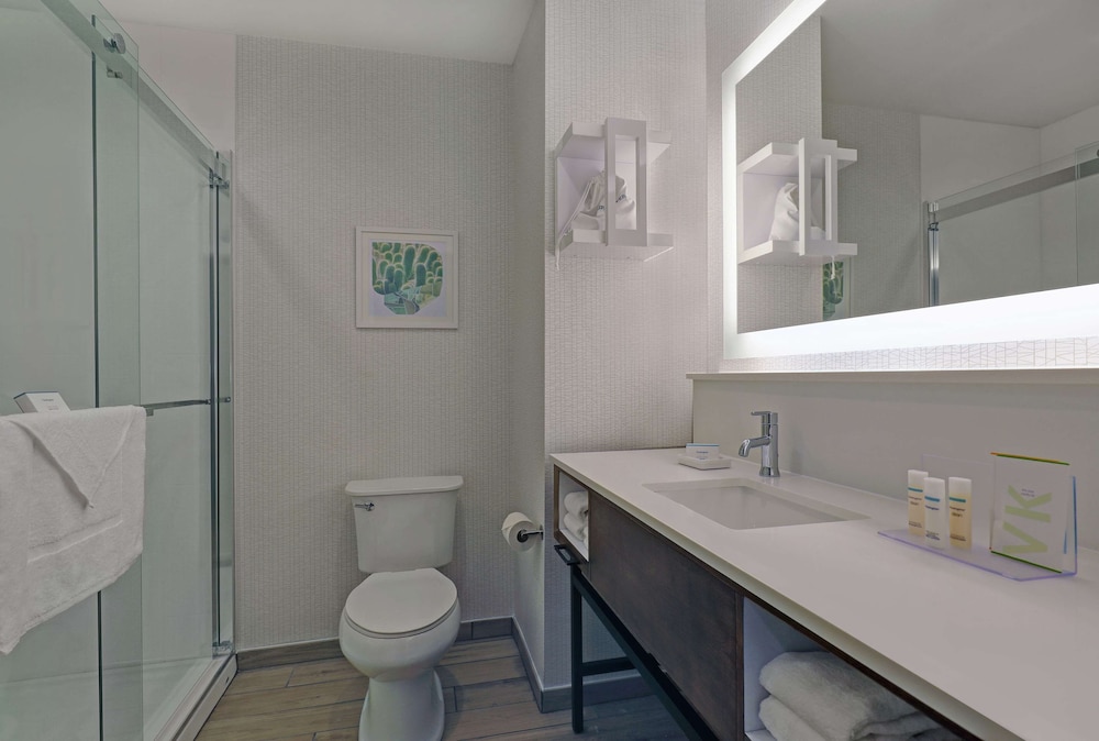 Room, 2 Queen Beds, Refrigerator - Photo 5