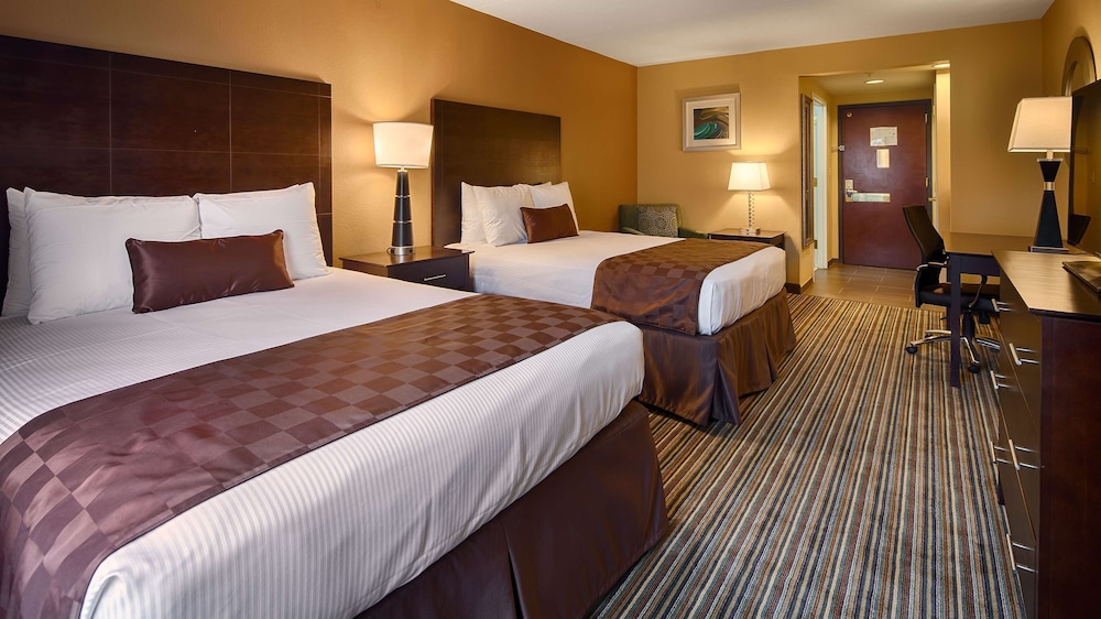 Standard Room, 2 Queen Beds, Accessible, Bathtub