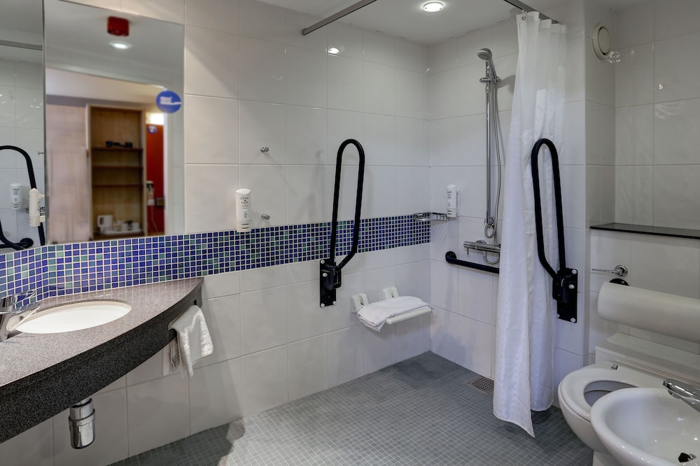 Standard Room, 1 Double Bed, Accessible (with Free Hot Breakfast) - Photo 2