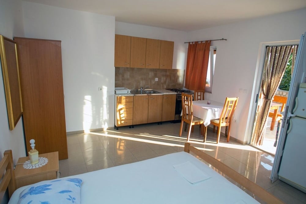 Studio (Irena - 100m from the sea - SA6(2) pr)