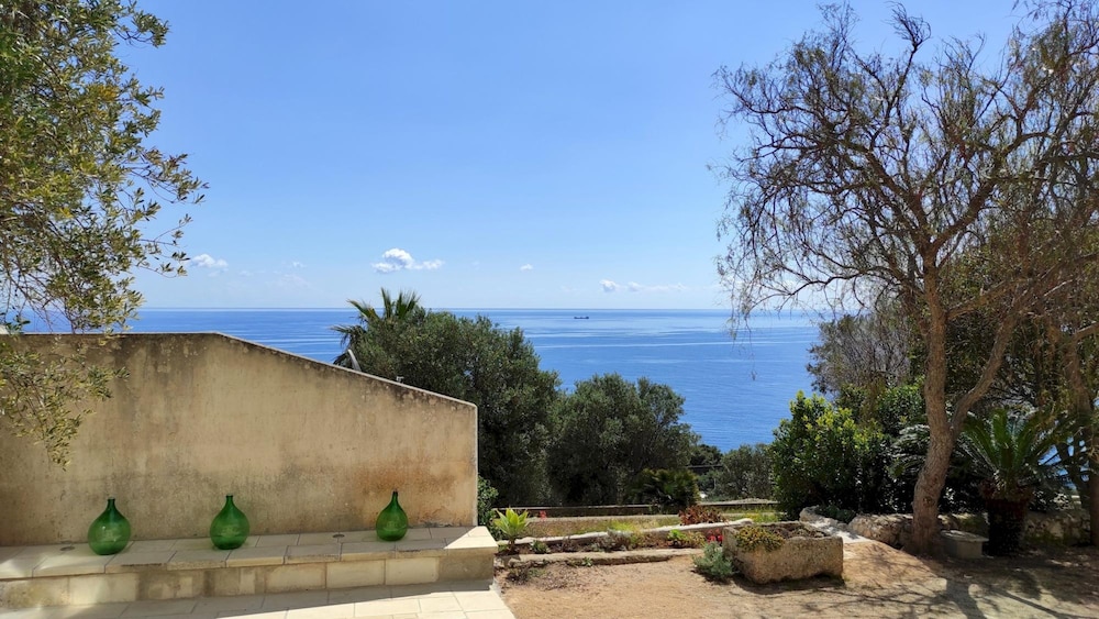 Villa photo 2