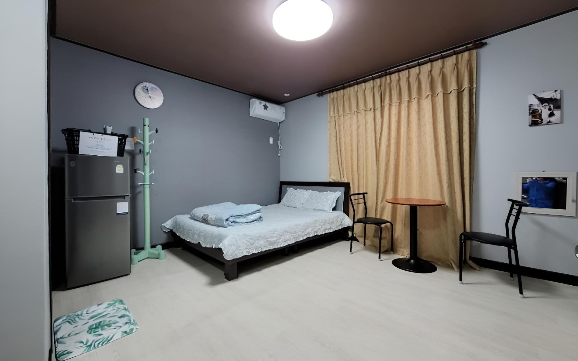 Room (Building A Room 202 (Bed Room) Pet Al) photo 3