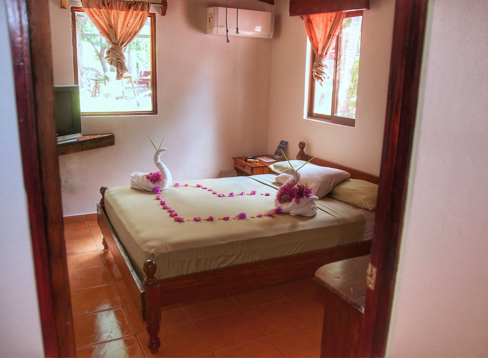 Economy Double Room, Shared Bathroom photo 2