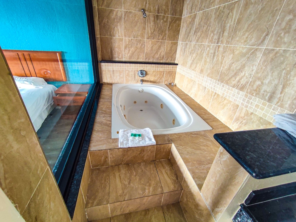 Exclusive Room, 1 King Bed, Non Smoking, Jetted Tub photo 3