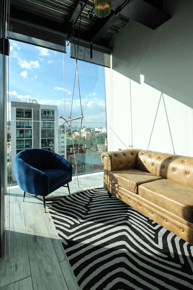 Deluxe Loft, 1 Queen Bed, City View (3) photo 3