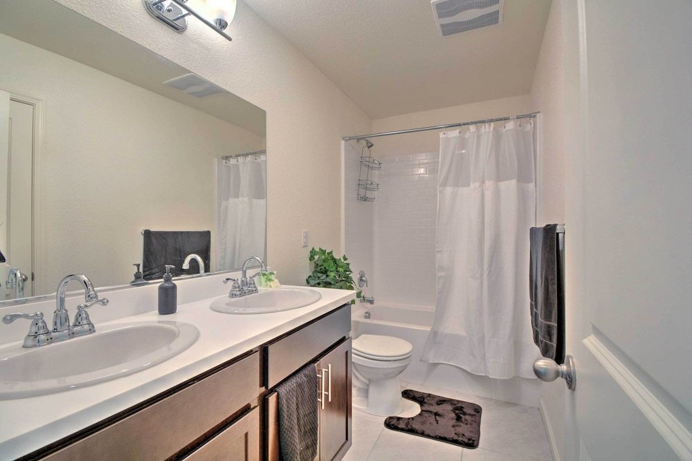 House (4 Bedrooms) photo 2