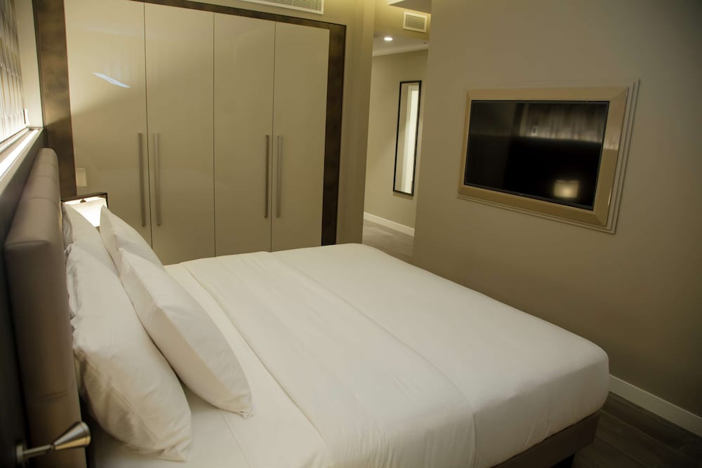 Junior Suite, 1 King Bed - Photo 3