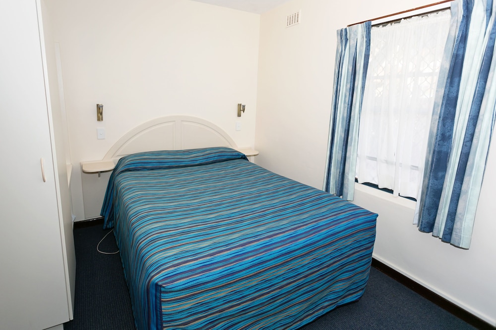 Three-Bedroom Apartment - Photo 20