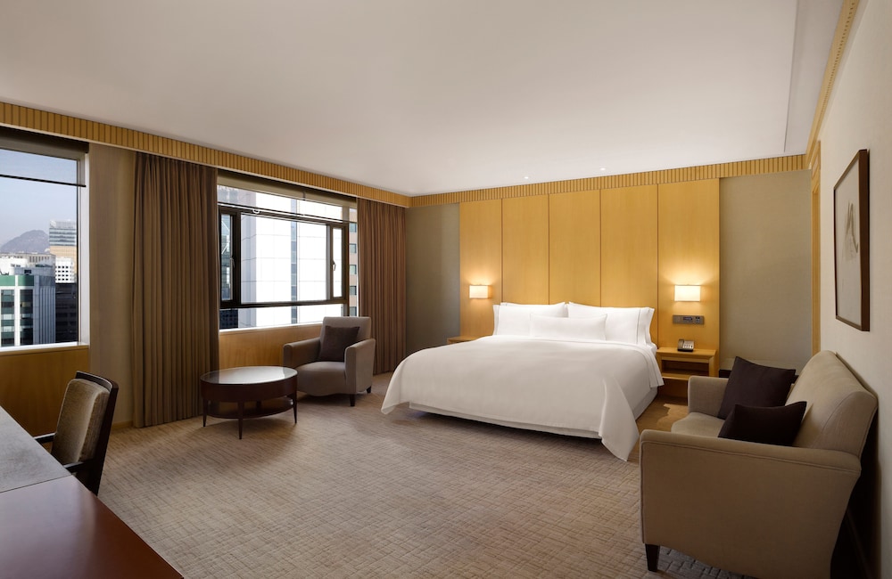 Junior Suite, 1 King Bed, City View - Photo 2