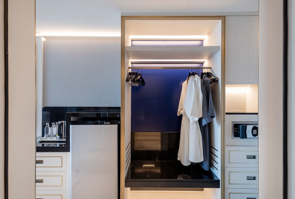 Premium King Room