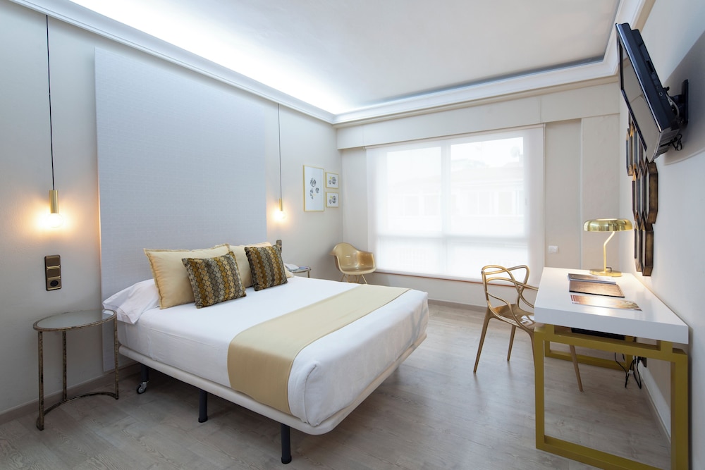 Deluxe Double Room - Photo 1