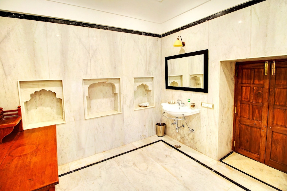 Deluxe Heritage room photo 2