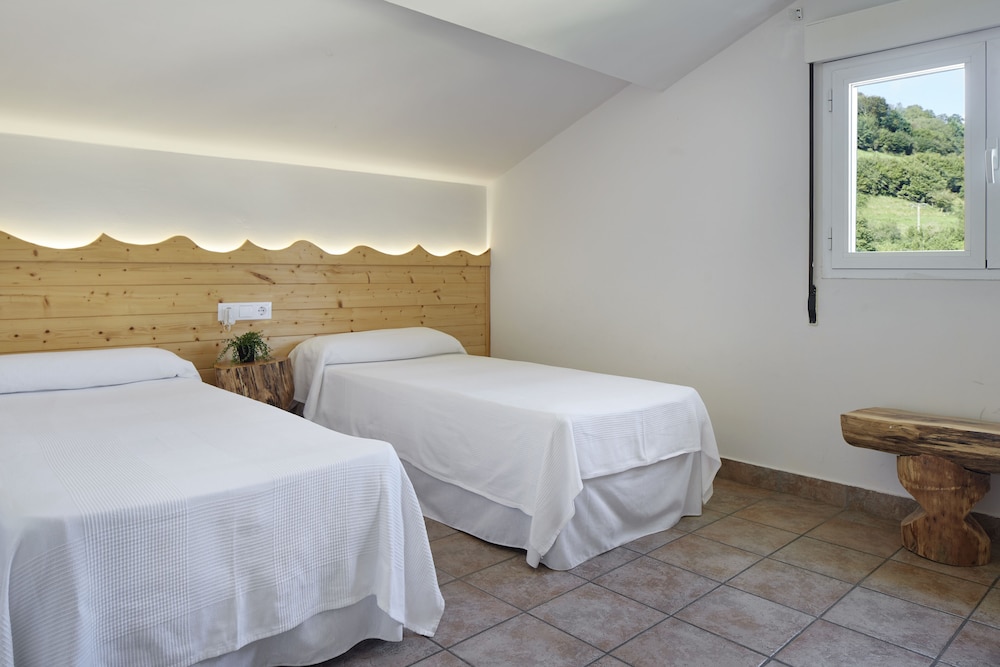Twin Room - Photo 3
