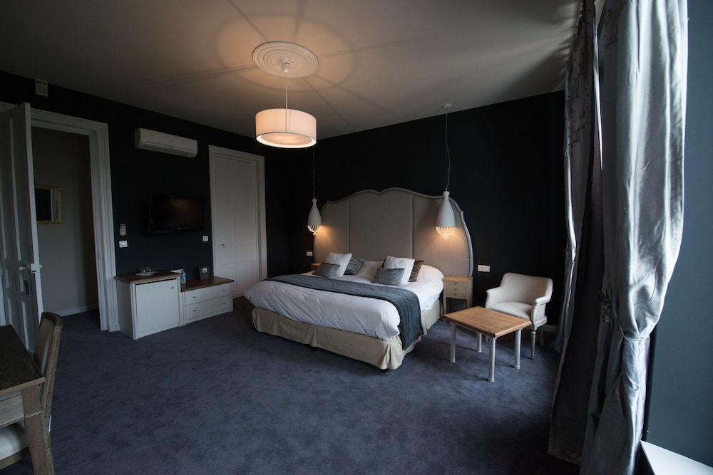 Deluxe Room, 1 King Bed photo 2