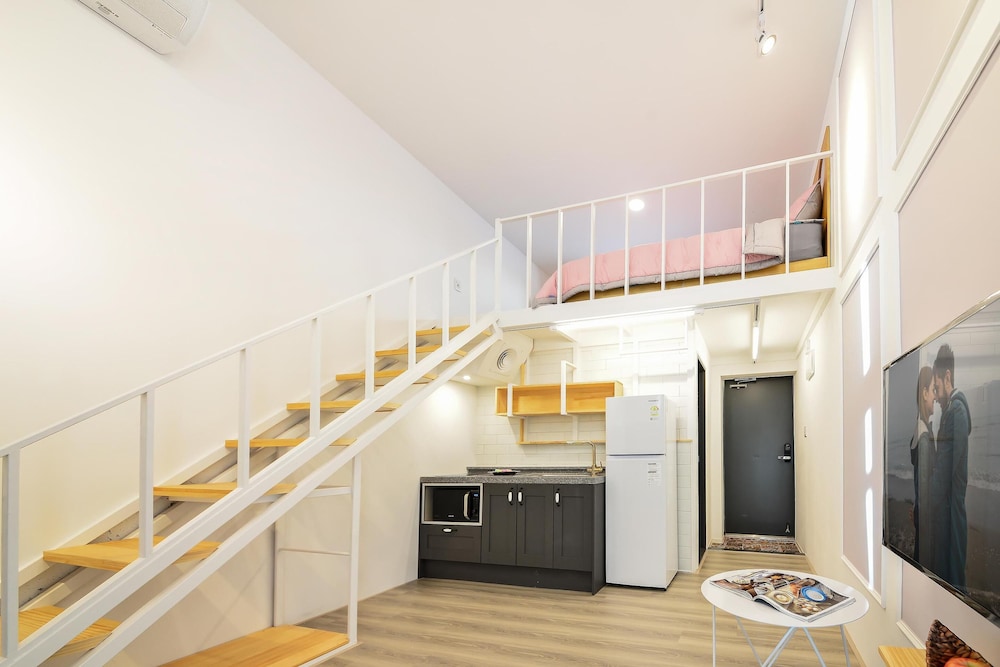 Basic Room, 1 Bedroom (B202) - Photo 5