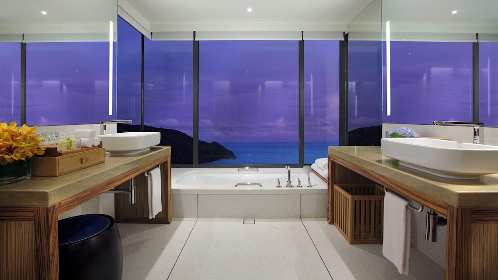 Classic Room, 1 King Bed, Ocean View (High Floor) - Photo 5