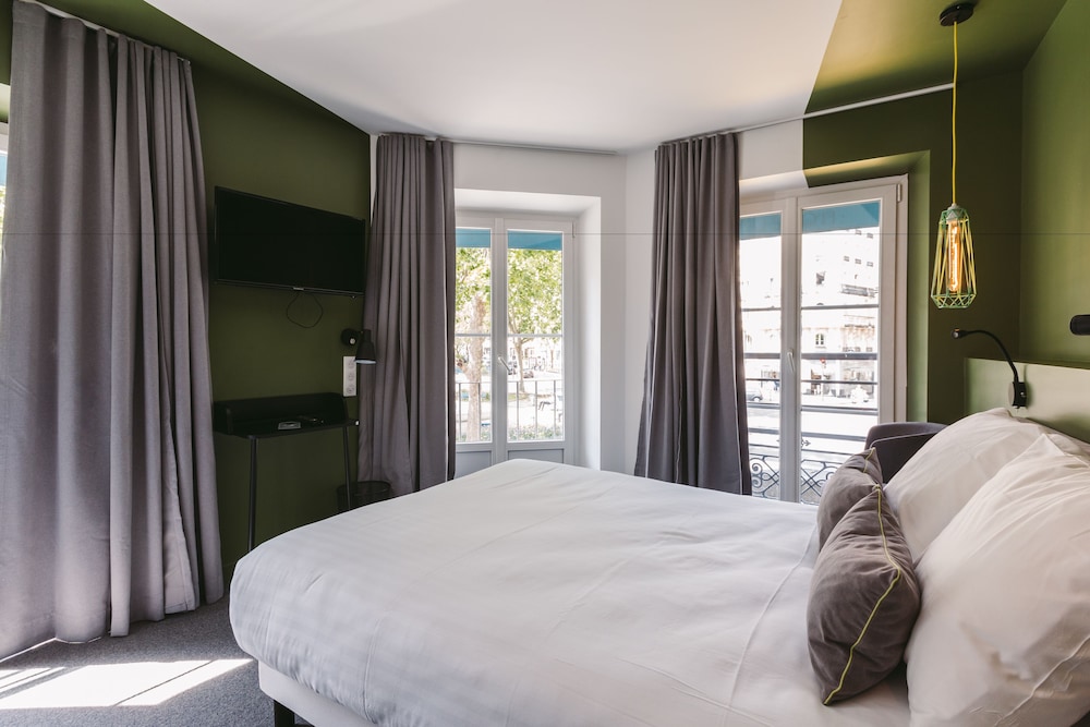 Flirtatious Room photo 2