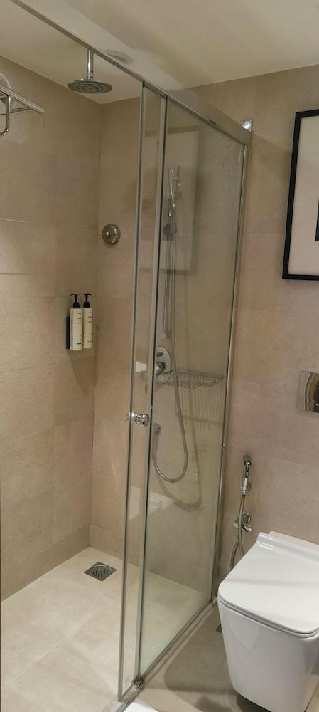 Suite, 2 Twin Beds - Photo 4