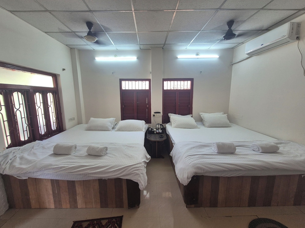 Deluxe Shared Dormitory, Multiple Beds, Smoking, Lake View