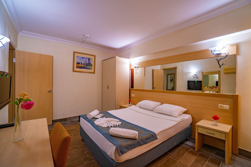 Family Room, 2 Bedrooms photo 1