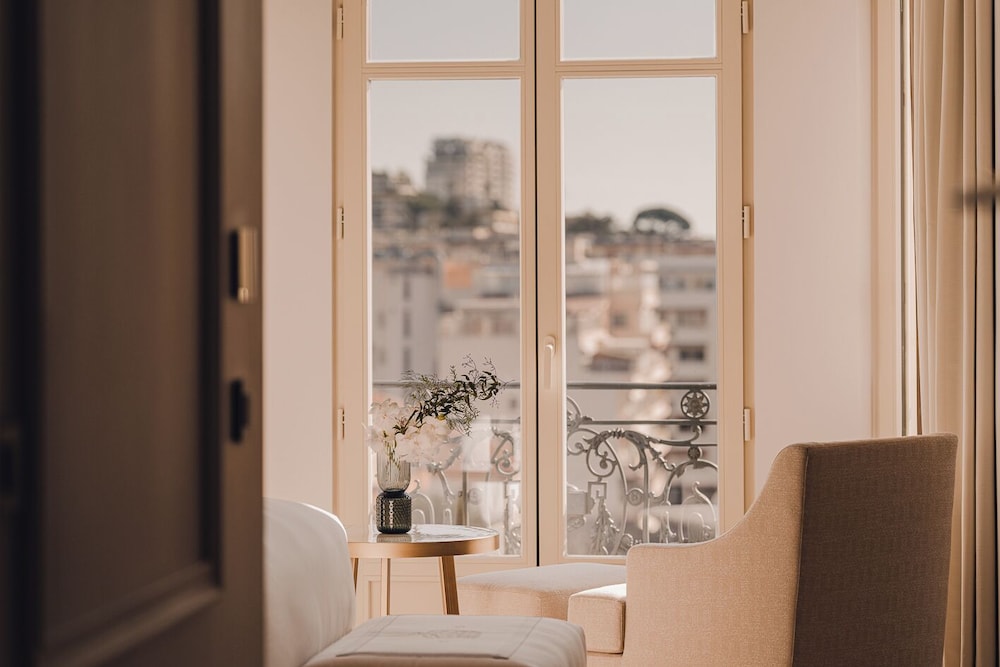 Classic Room, 1 King Bed, City View