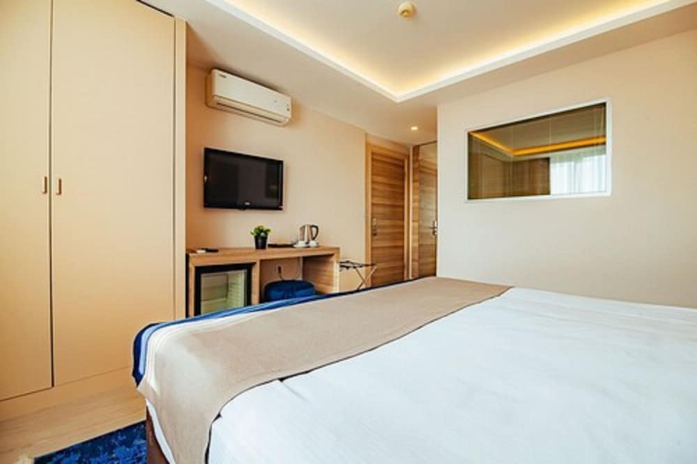 Deluxe Double Room, 1 Queen Bed photo 2