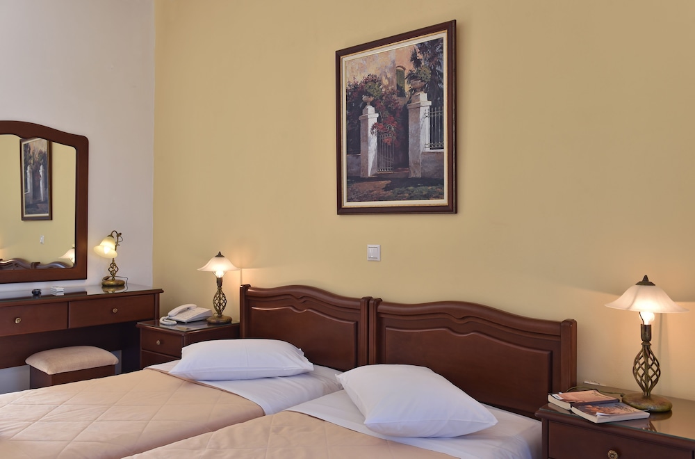 Standard Triple Room, Partial Sea View