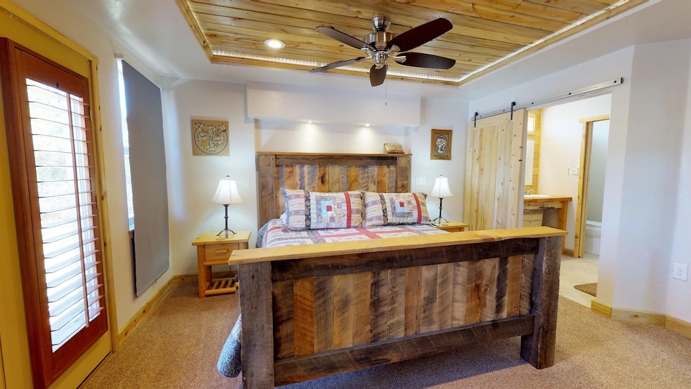 Cabin (Secluded Cedars Cottage w/ Stunning N) photo 1