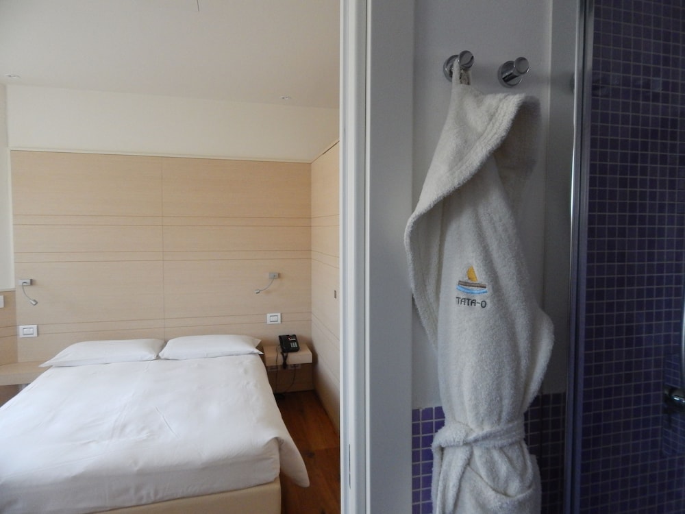 Business Double Room Single Use photo 3