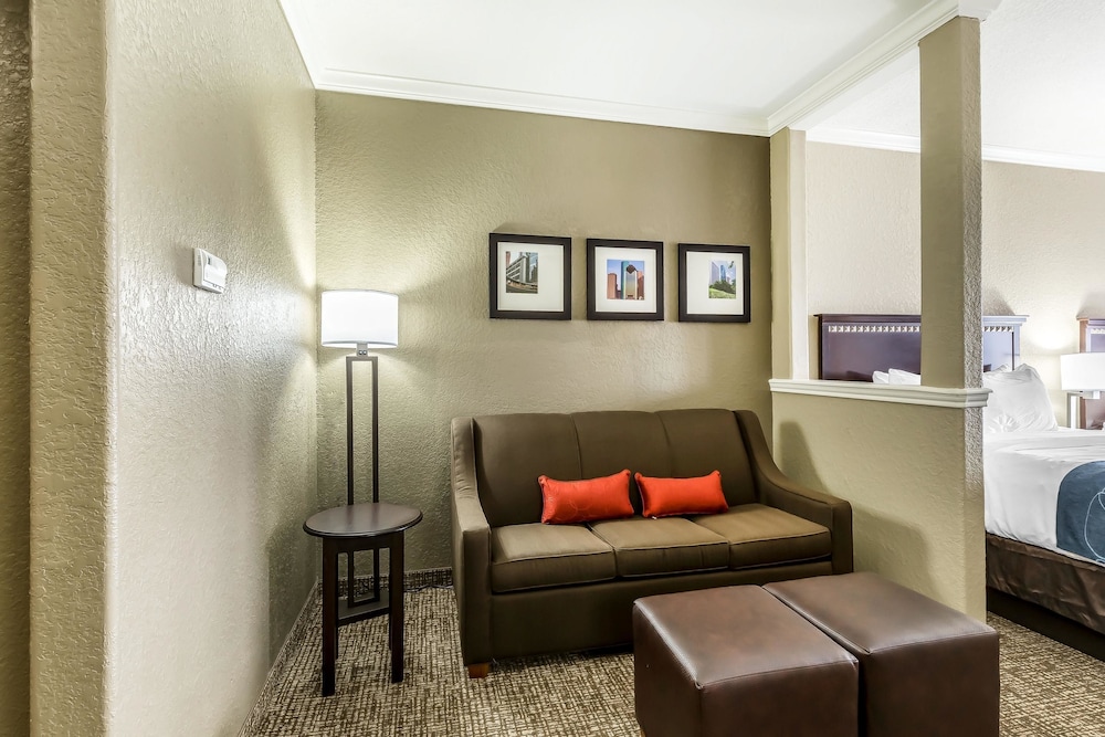 Suite, 2 Queen Beds, Non Smoking - Photo 4
