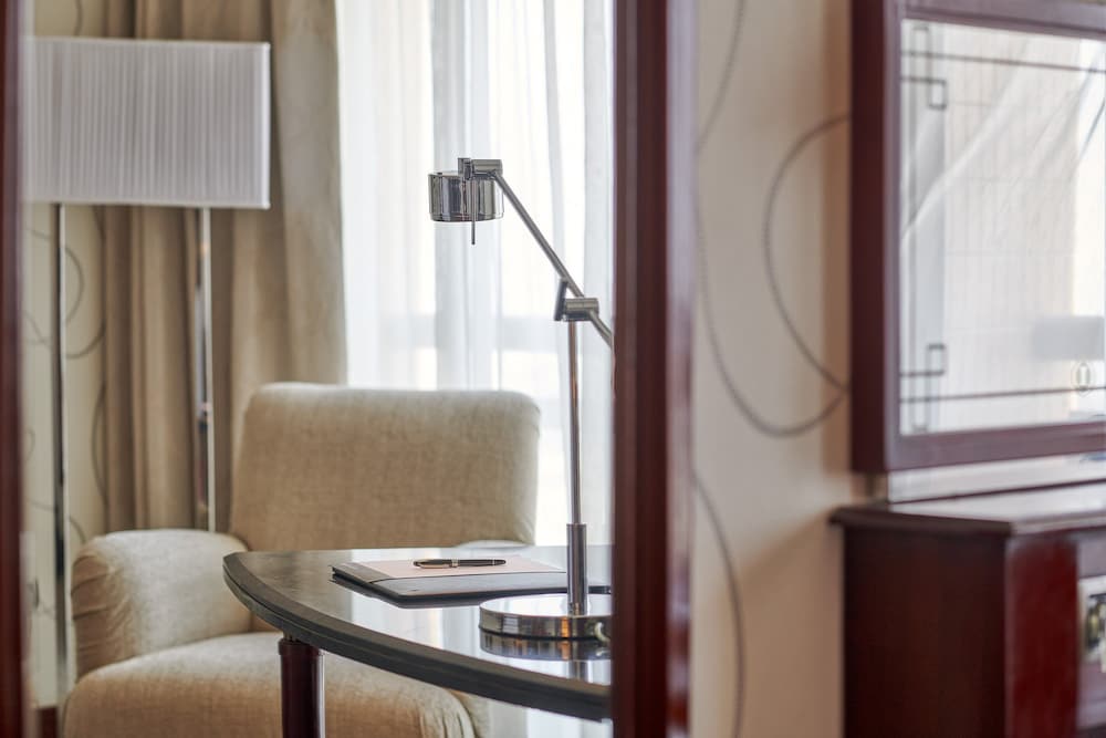 Suite, 2 Bedrooms, Smoking (Residence, Dining)
