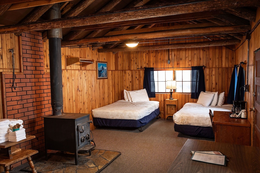 Traditional Cabin, Multiple Beds, Shared Bathroom photo 2