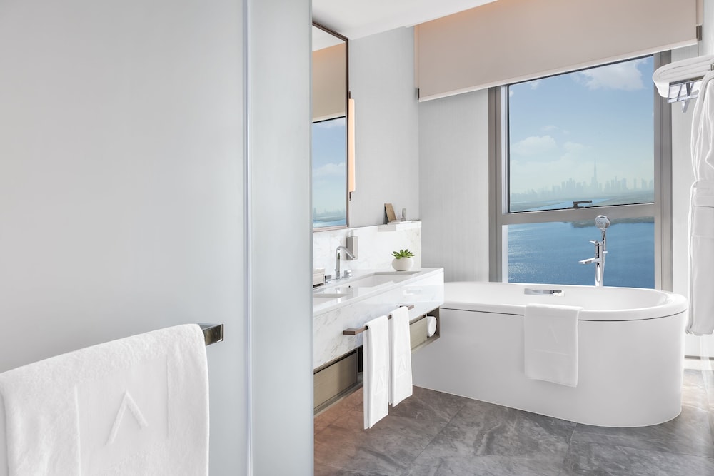 Deluxe Room, 1 King Bed (Creek View)