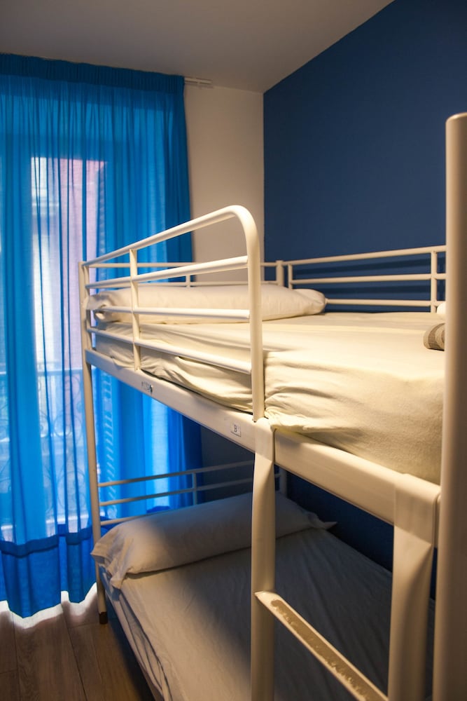 Dormitorio compartido, Dormitorio mixto, Baño privado (1 cama en dormitorio de 8 camas)